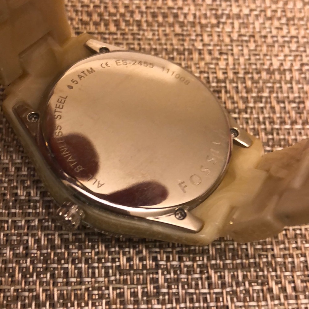 Fossil Bone Resin Rhinestone Link Watch ✨ - Picture 5 of 7
